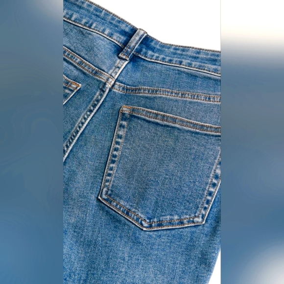 H&M Divided Jeggings/Jeans Medium Wash Color - Picture 2 of 9